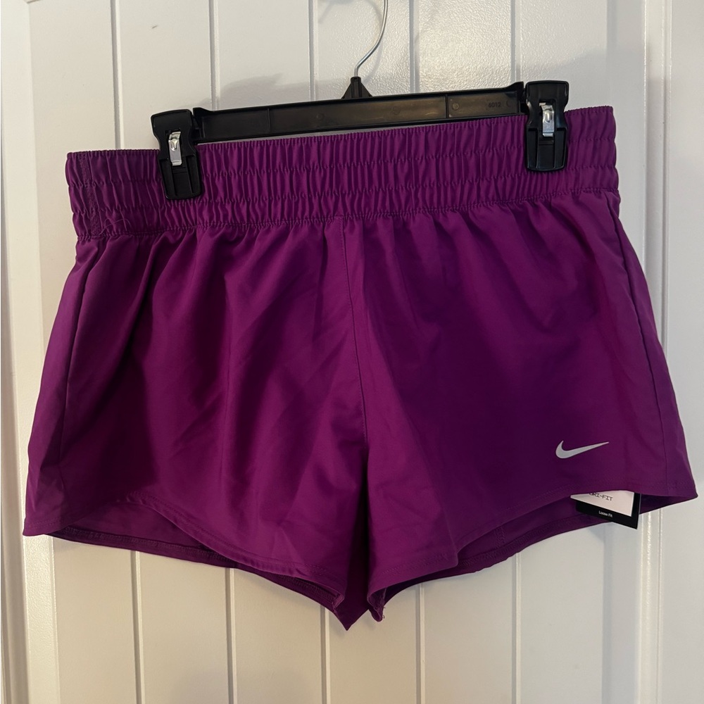 Nike Women's Dri-Fit Loose Fit Magenta Athletic Shorts NWT Size Medium
